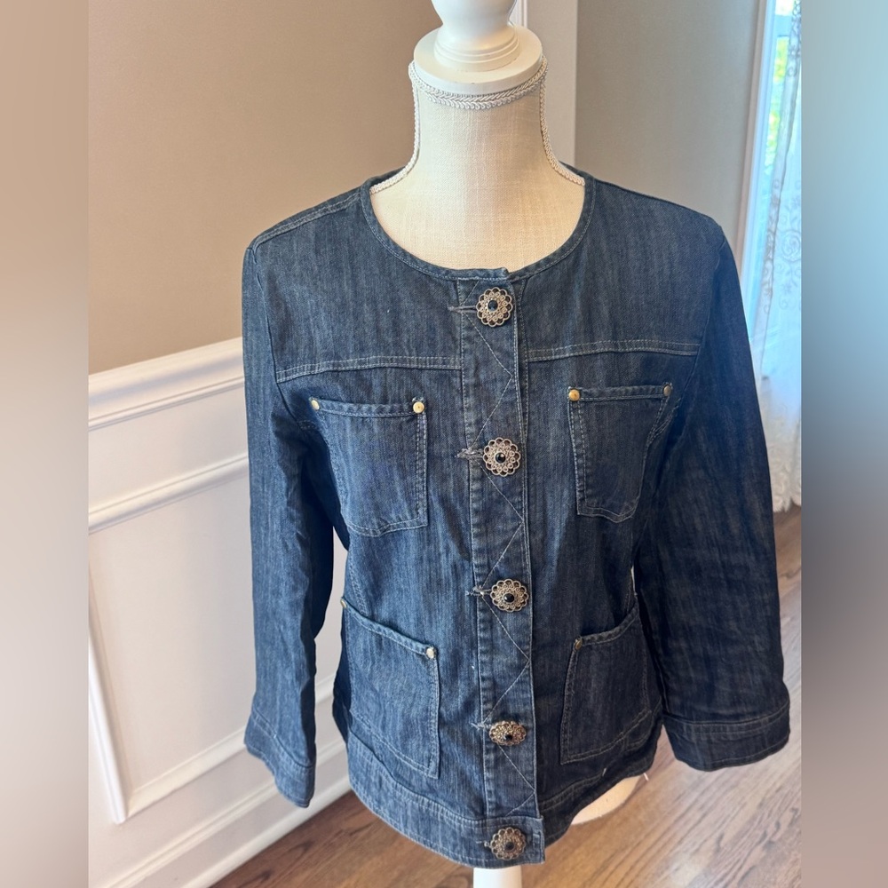 AMX women’s size medium denim
Jacket  blouse with‎ brass hardware